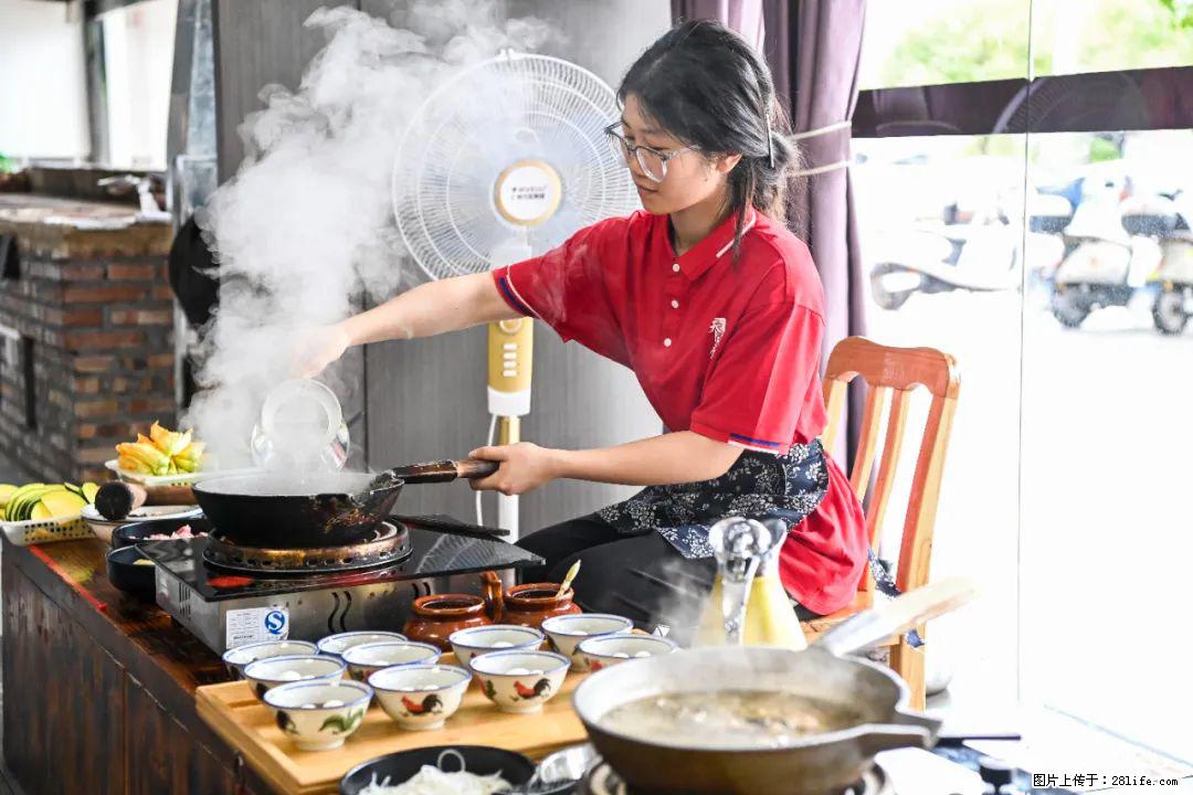 全网追的“扁担女孩”，找了一份暑假工，时薪12元 - 南平生活资讯 - 南平28生活网 np.28life.net